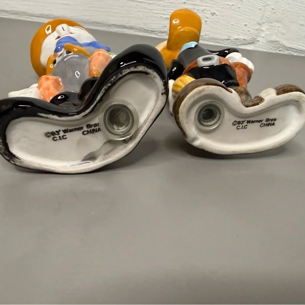 VINTAGE 1993 BUGS BUNNY AND DAFFY DUCK SALT AND PEPPER SHAKERS - Picture 6 of 6
